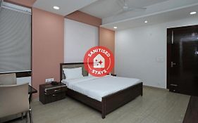 Spot On 73873 B L Residency Guest House